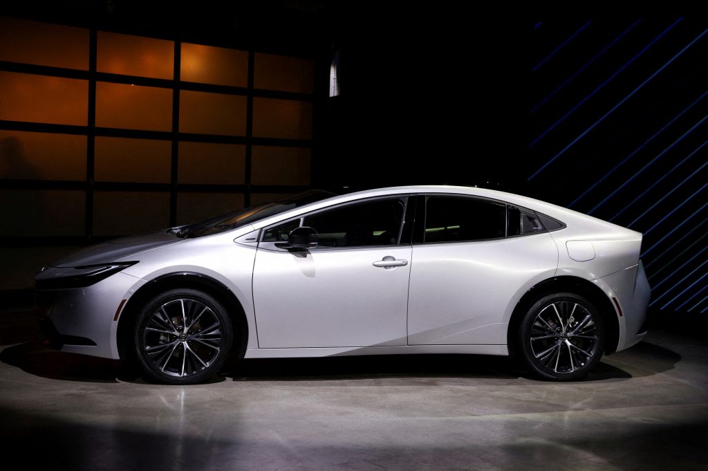 hybrid car,hybrid suv,best hybrid suv,plug in hybrid suv,best hybrid cars,plug in hybrid cars,best plug in hybrid,hybrid vehicles,best plug in hybrid suv,best phev,hybrid 3 row suv,plug in suv,small suv hybrid